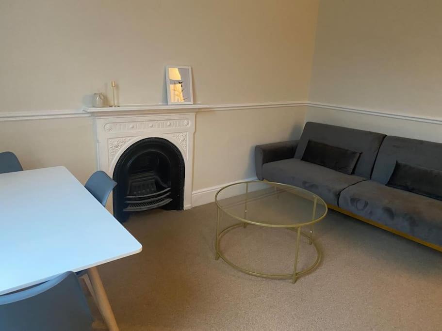 Lovely 2 Bedroom Maida Vale Flat Londra